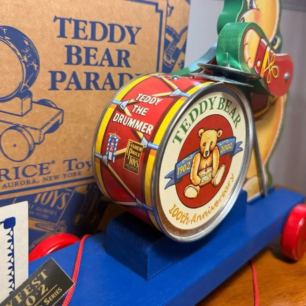 VTG Fisher Price ToyFest 2002 Teddy Bear Parade Drummer Pull Toy CIB COA Booklet